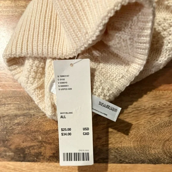 New Urban Outfitters pom Beanie - Picture 4 of 4